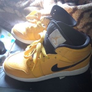 Jordans sz 6y fits 7 women